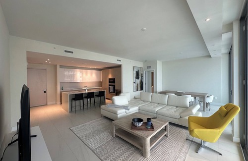 Singer Island Apartment | Spectacular Beach front with WiFi, fitness room and Spa service