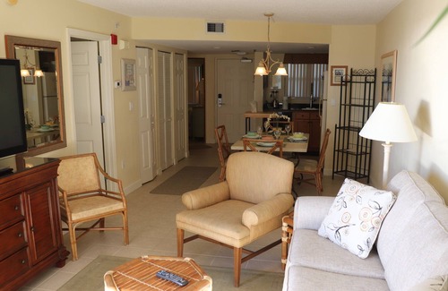 Belle Vista Condo | Spectacular Beachfront Condo-Private Beach/No Fees