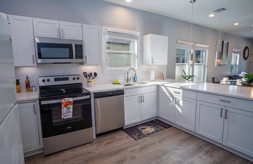 Eastside Promise Neighborhood House | Spectacular Brand New 4BR and GH Near DT/Riverwalk