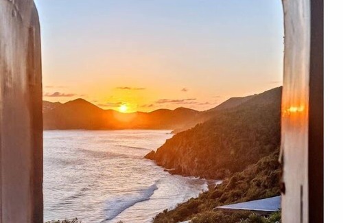 Wesley Will House | Spectacular clifftop house with hot tub next to sandy beach, stunning sea views
