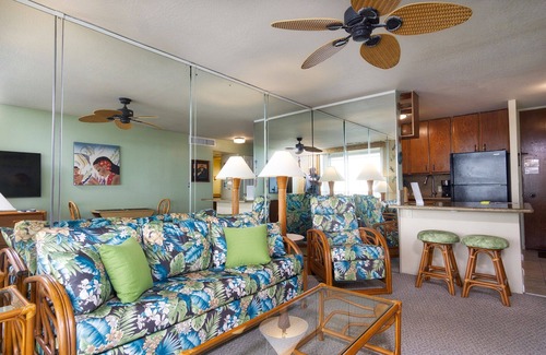 Kailua-Kona Condo | Spectacular Condo 🤿 with a Lanai that Almost Hangs Over The Ocean! 🌊 - Hale Kona Kai 304