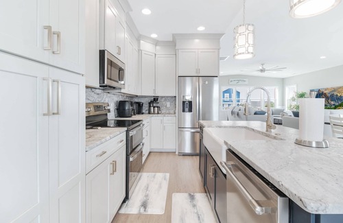 Long Beach House | Spectacular Dog Friendly 2nd Row New Home with Amazing Ocean Views, Large Pool and Elevator