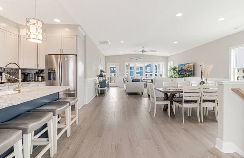 Long Beach House | Spectacular Dog Friendly 2nd Row New Home with Amazing Ocean Views, Large Pool and Elevator
