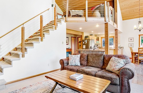 Roslyn Ridge House | Spectacular Dog-Friendly Home + Loft w/Free WiFi, Private Hot Tub, Gas Fireplace
