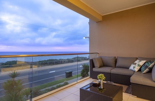 Aldinga Beach House | Spectacular Esplanade 4BR Contemporary with Viewsn
