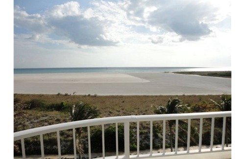 Marco Island Condo | Spectacular FRONT UNIT located on the beach with a full gulf view.
