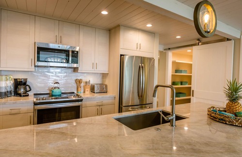 Kahana House | Spectacular, fully renovated 3-Bedroom Oceanfront Townhome in Kahana