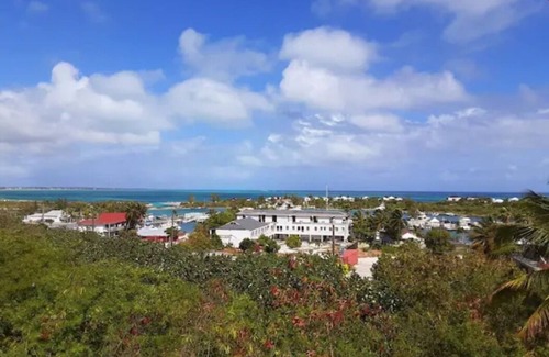 The Bight Apartment | Spectacular Grace Bay View studio - Short Walk to Beach, Restaurant and Bars