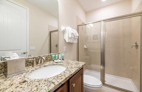West Kissimmee House | Spectacular Home Near Disney With Private Pool, Movie Theater And Pool Table With Waterpark & Resort Access - 332Sf