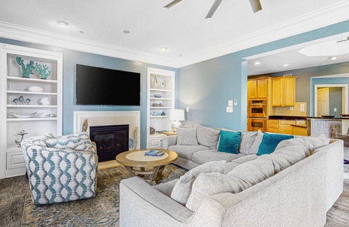 Sunset Island House | Spectacular House Near Bay w/Shared Pool, Water Views, Private W/D, AC, WiFi