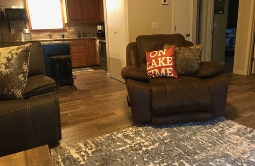 Se Ree House | Spectacular Lake view! Cozy lake front home w/Kayaks, Great Wifi, Pet Friendly!