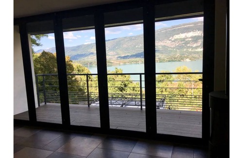 Conjux Villa | Spectacular Lake View Luxury Villa in Conjux