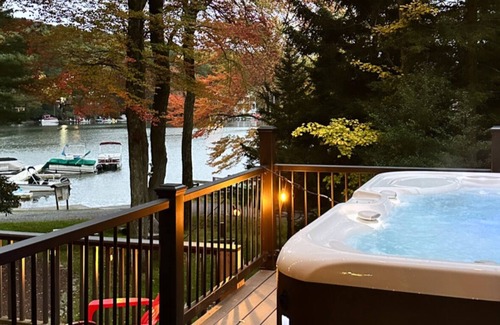 Lake Harmony House | Spectacular Lakefront Home- sleeps 20 ~ Hot Tub - Walk To Restaurants!