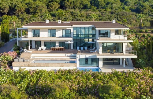Sotogrande Villa | Spectacular luxurious villa with panoramic views