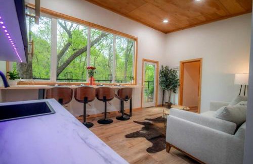 Cotton Gin House | Spectacular Luxurious Tree House with Jacuzzi and Fire Pit in Texas