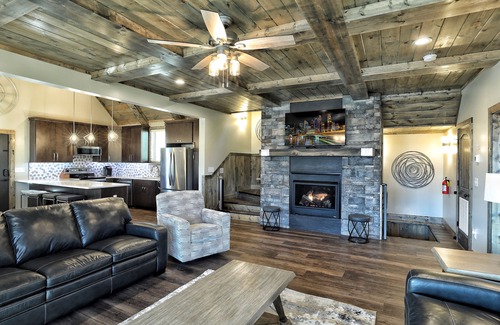 Gatlinburg Cabin | SPECTACULAR Modern Downtown Cabin! 4 Masters! Insane VIEWS! 3 Decks! Game Room!