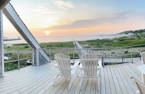 Montauk Condo | Spectacular Montauk Sunset in Gated Community - Perfect for Families!