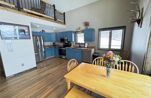 Roscoe Cabin | Spectacular Mountain Cabin in the heart of East Rosebud Mountains