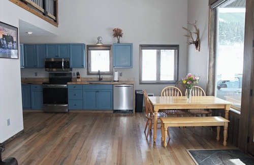 Roscoe Cabin | Spectacular Mountain Cabin in the heart of East Rosebud Mountains