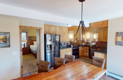Estes Park House | Spectacular mountain view. 5-minute walk to Estes Park shopping & dining.