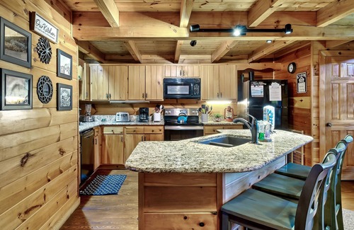 Chalet Village Cabin | Spectacular Mountain Views, Gatlinburg Log Cabin over-looking the National Park