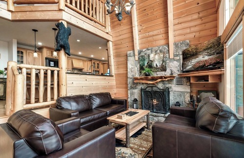 Chalet Village Cabin | Spectacular Mountain Views! 2 Car Garage! Gameroom! Fireplaces! Hot Tub! Ober!
