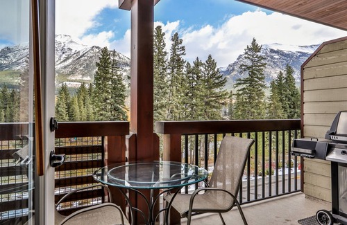 Canmore Condo | Spectacular Mountain views in Rundle Cliffs Lodge