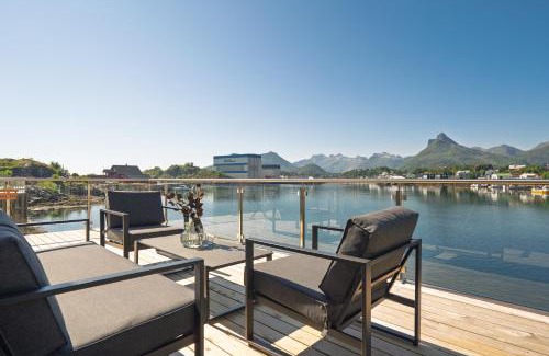Svolvaer House | Spectacular mountain views with fireplace and jacuzzi