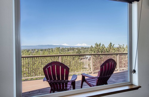 Bend House | Spectacular Mountain Views Just Outside of Bend