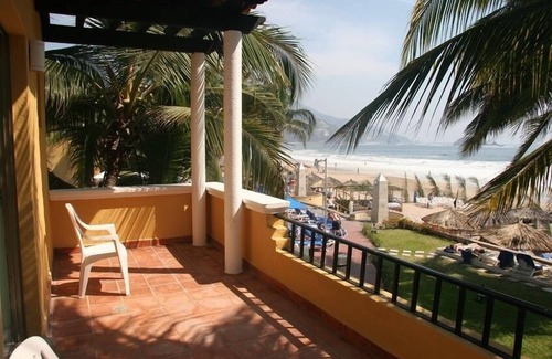 Ixtapa Villa | Spectacular Oceanfront Ixtapa Villa.Steps to a Clean, Powdery-Soft Beach!