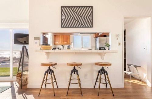 Gas Lamp Section House | Spectacular Ocean & Pier View Lux Family Vacation