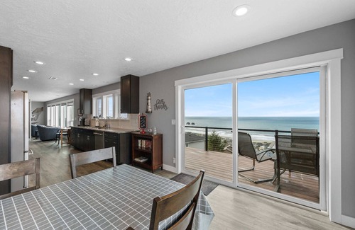Rockaway Beach House | Spectacular ocean views including Twin Rocks & Neahkahnie mountain.