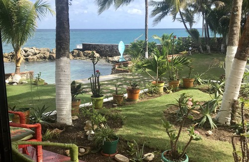 Tower Isle Apartment | SPECTACULAR OCEAN FRONT VIEW, WI FI, POOL, AC, PRIVATE SWIMMING AREA, SECURITY