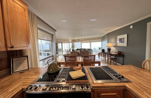 Brookings Apartment | Spectacular Ocean Front Views "Sea Star Escape" B