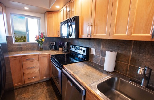 Kihei Condo | Spectacular Ocean Front location! Everything a Beach vacation should be! AC!