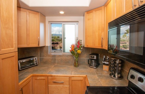 Kihei Condo | Spectacular Ocean Front location! Everything a Beach vacation should be! AC!