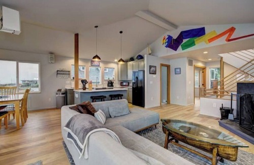 Yachats House | Spectacular Ocean Front, Dog Friendly Home, in the Heart of Yachats