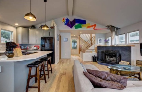 Yachats House | Spectacular Ocean Front, Dog Friendly Home, in the Heart of Yachats