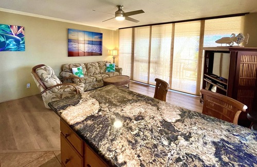 Kihei Condo | Spectacular Ocean View 1 br/ 1 ba only steps to the beach & great location