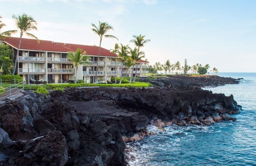 Kahaluu-Keauhou Condo | Spectacular Oceanfront Condo With Beautiful Sunsets