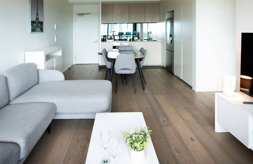Docklands Apartment | Spectacular River and Beach Views