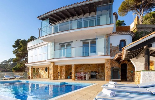 Lloret de Mar Villa | Spectacular Sea Views and Direct Access to the Sea on the Costa Brava
