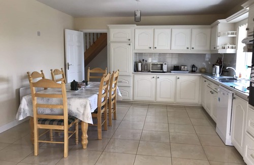 Dingle House | Spectacular Sea View ~ Dingle Bay at your door step - Large house sleeps 10