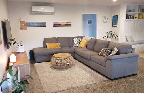 Gisborne House | Spectacular Sponge Bay