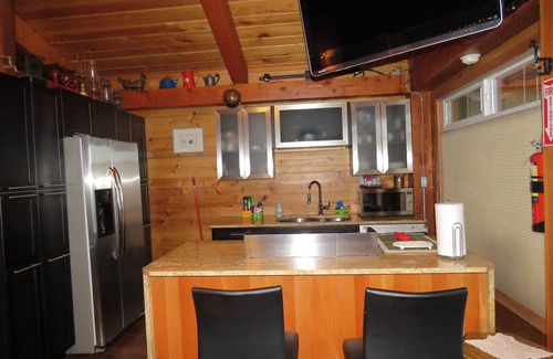 Campbell River Cabin | Spectacular sunrises, beautiful Ocean view & Wild life at your fingertips!