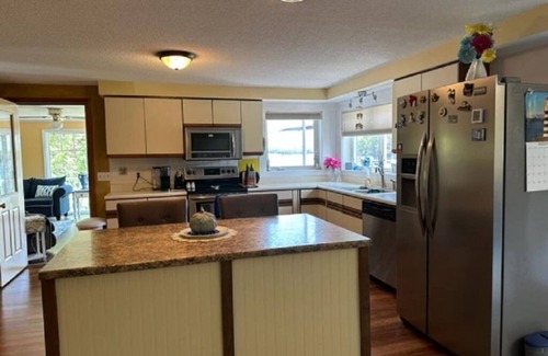 Wiscasset House | Spectacular sunrises,cozy vintage home on the water in Wiscasset, ME-Adults only