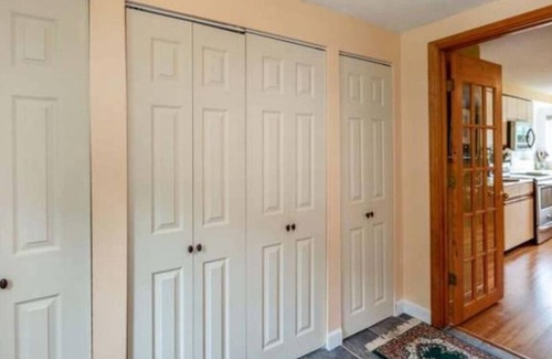 Wiscasset House | Spectacular sunrises,cozy vintage home on the water in Wiscasset, ME-Adults only