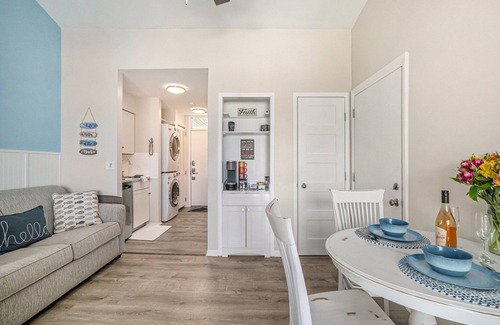 Acme Condo | ☀ Spectacular Sunset Views Studio Condo @ The Shores 5587