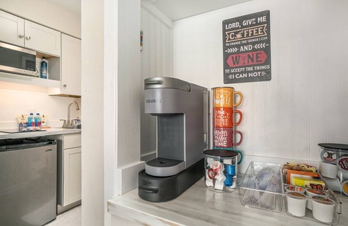 Acme Condo | ☀ Spectacular Sunset Views Studio Condo @ The Shores 5587
