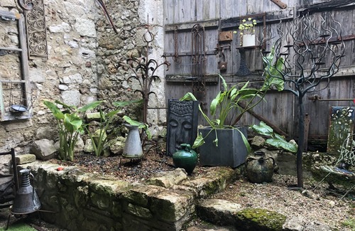 Eymet House | Spectacular Surroundings Spectacular Location a 550+ yr old VillageHome in Eymet